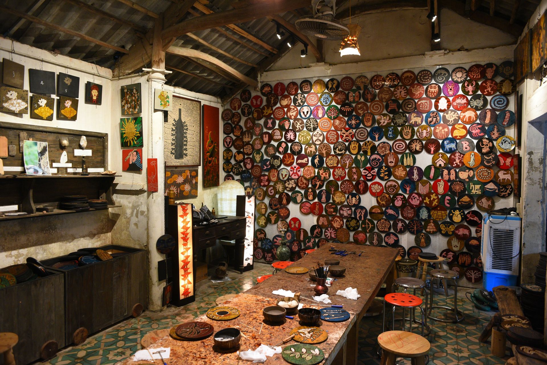 Wall murals & decorative painting